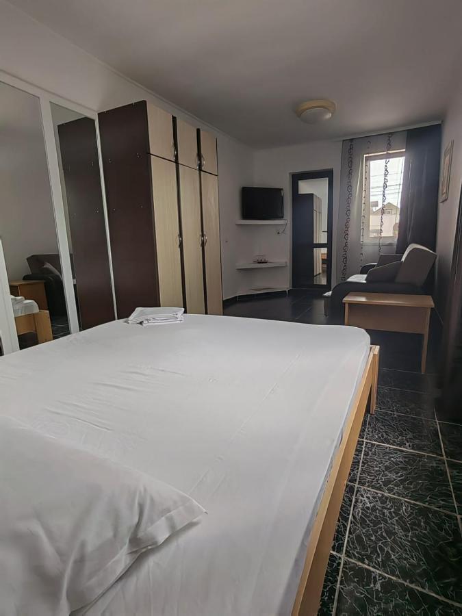 Casa Alexandru Hotel 2 Mai Bagian luar foto