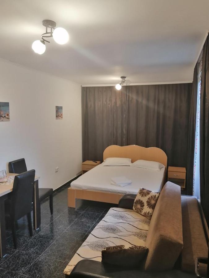 Casa Alexandru Hotel 2 Mai Bagian luar foto